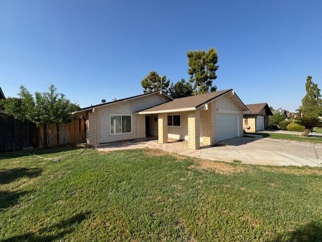 Foto del edificio - Clean 3 Bedroom / 2 Bathroom Home near Pac...