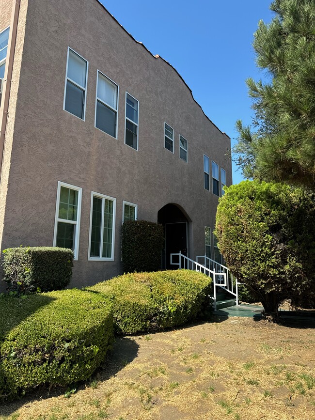 Building Photo - 2025 S Harcourt Ave