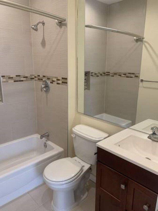 Foto del edificio - 7317 Parmelee Ave