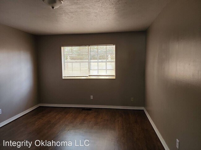 Building Photo - 2 br, 2 bath House - 2804 NW 61st St.