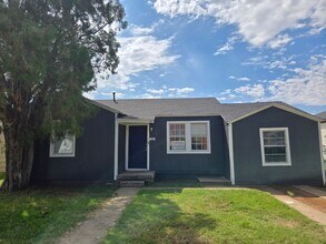 Building Photo - 2521 1st Pl