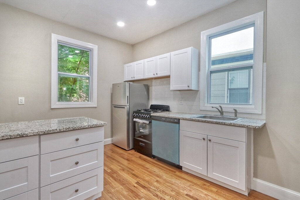 Foto principal - 15 Pond St