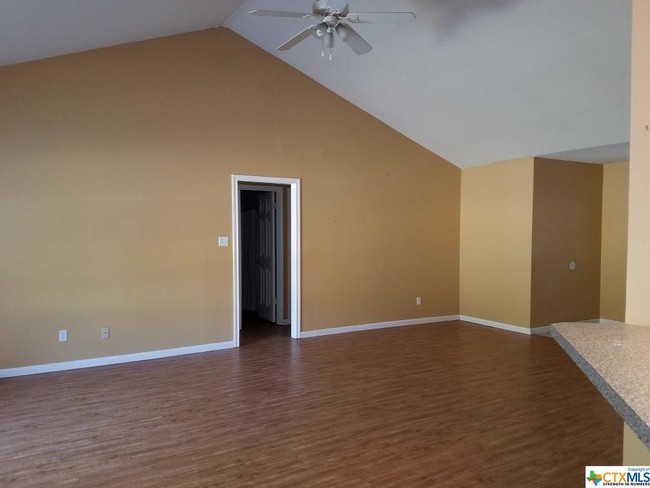 Building Photo - 239 Lake Ridge Dr