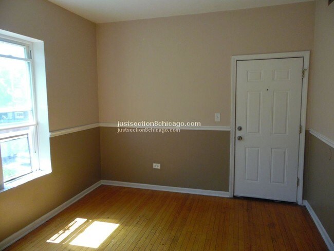 Building Photo - 1104 W 78th St