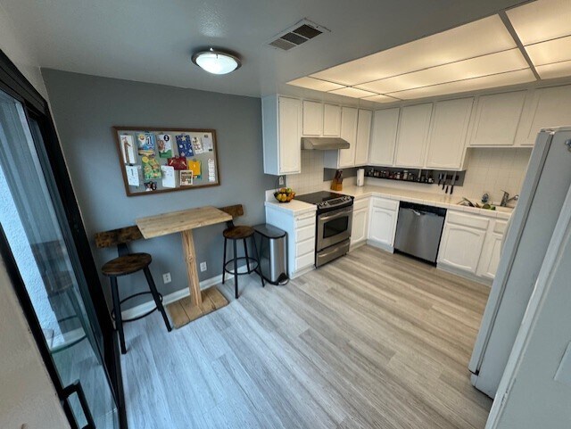 Kitchen - 8125 Redlands St