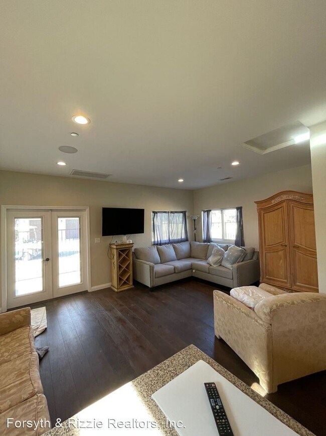 Building Photo - 1 br, 1.5 bath House - 2209 Yucca Drive