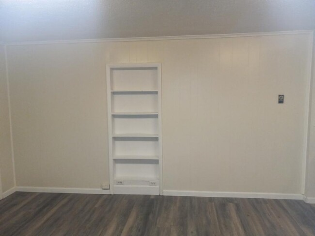 Building Photo - 311 Thorn St