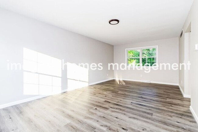 Building Photo - Pet-Friendly 4 Bedroom Home in Florence!