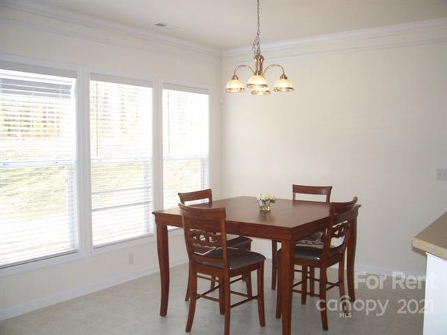 Building Photo - 9928 Seven Oaks Dr
