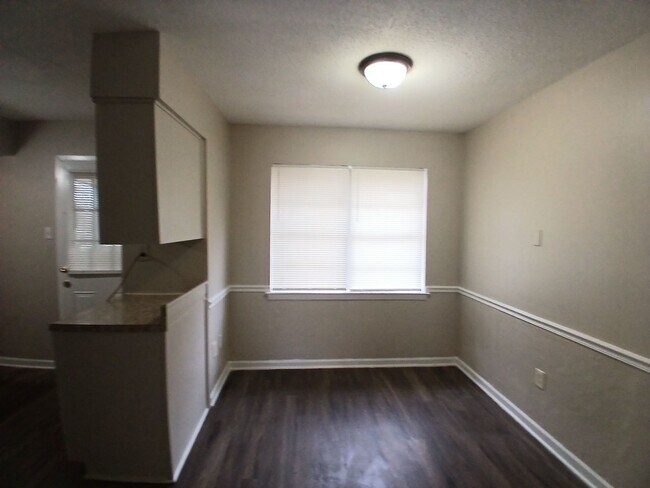 Foto del edificio - Newly renovated 3-bedroom, 1 bath home - Open To Section 8