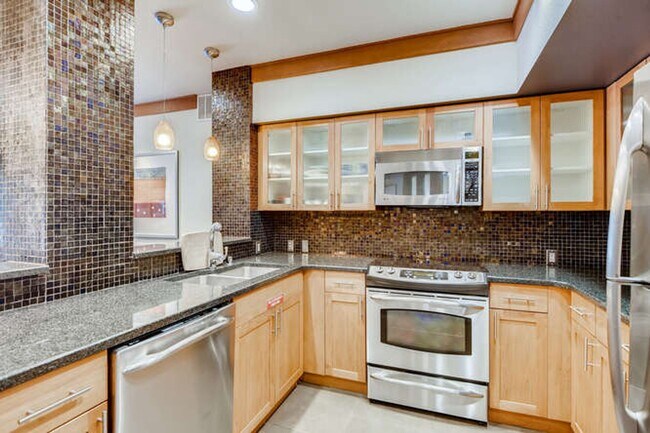 Foto del edificio - SPACIOUS 1-BEDROOM APARTMENT FOR RENT IN DOWNTOWN BALLARD!