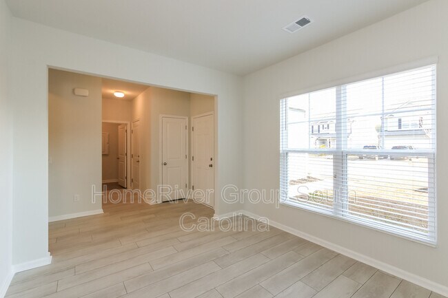 Building Photo - 402 Silent Bluff Dr