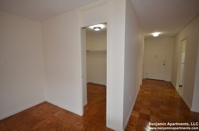 Building Photo - 69 Monmouth St