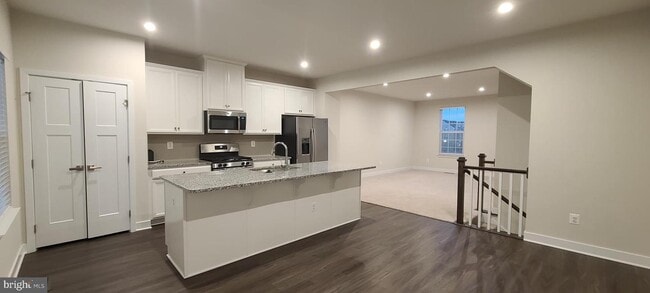 Building Photo - 24593 Hutchinson Farm Dr