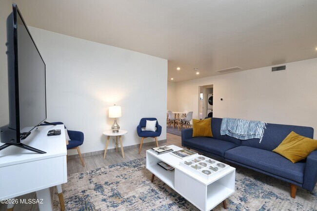 Foto del edificio - 2039 E 8th St