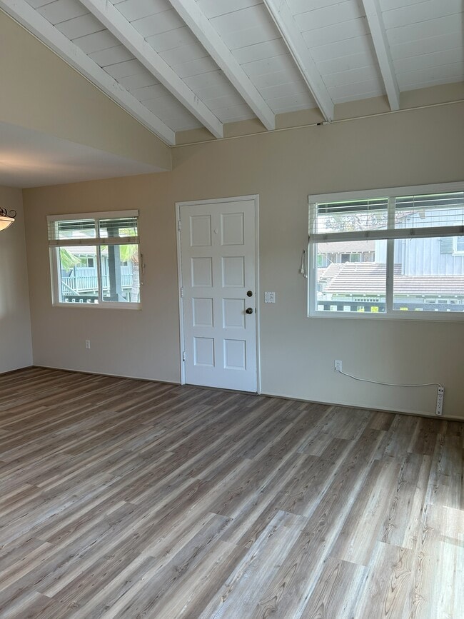 Living room - 3080 Lincoln St