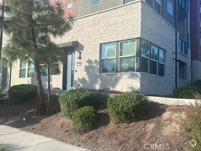 Building Photo - 1100 Epic