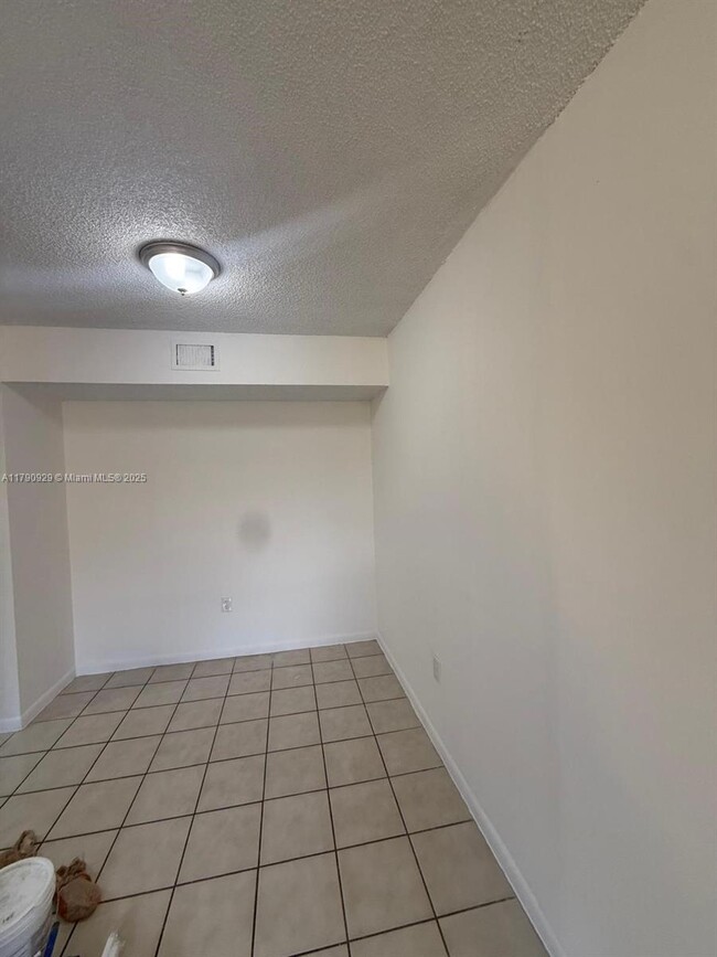 Building Photo - 686 NW 114th Ave