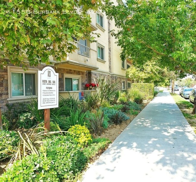 Building Photo - 11556 Burbank Blvd