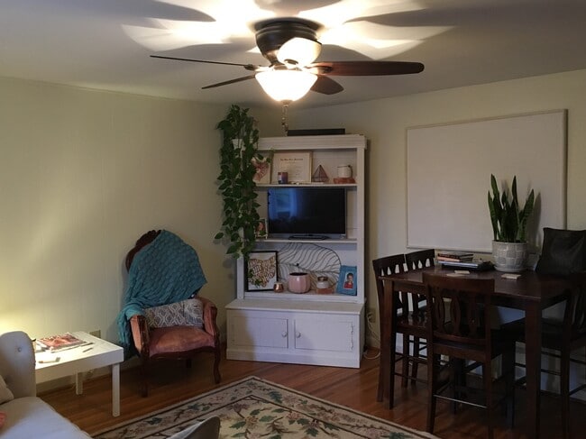 Building Photo - 1083 Sells Ave