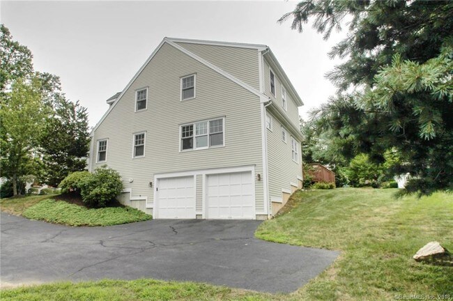 Building Photo - 6 Bunker Hill Cir