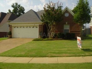 Building Photo - 6300 Fairway Hill Cove