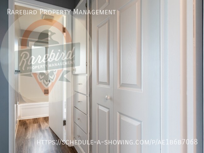 Building Photo - 1 bed, 1 bath unit now available in NE Por...