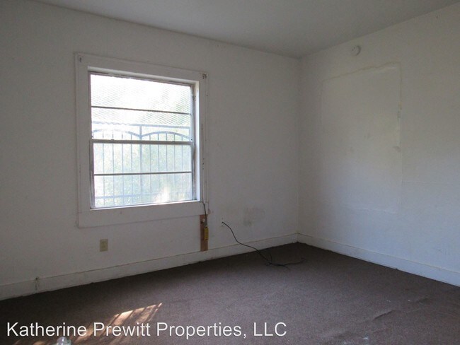 Building Photo - 820 W 23rd St