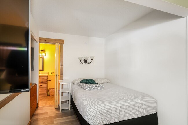 22 Sitting Bull Rd Big Sky MT - Hill Condo Studio Located In Big Sky Big Sky Mt Building Photo 