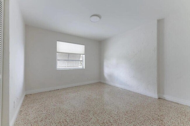 Foto del edificio - 3414 Poinsettia Ave