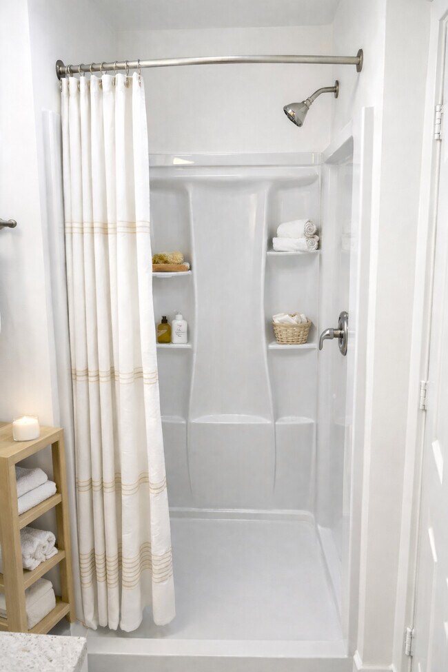 Ducha del baño principal - 10 Balmforth Ave