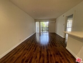 Building Photo - 525 S Ardmore Ave