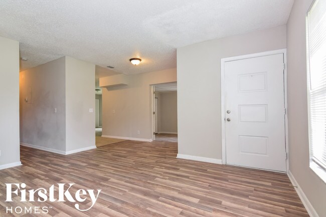 Building Photo - 500 Brenda Dr