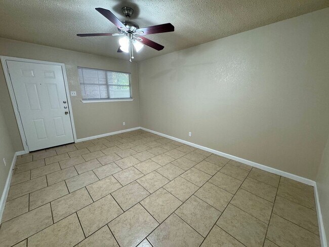 Building Photo - Eastgate Ridge Apartments-1020 N Gilmer (U...