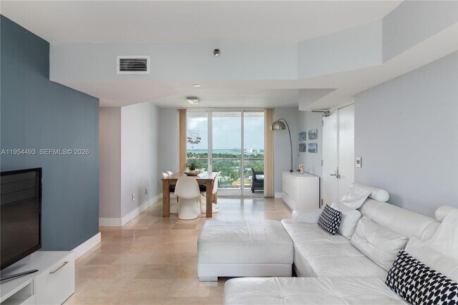 Foto del edificio - 5900 Collins Ave