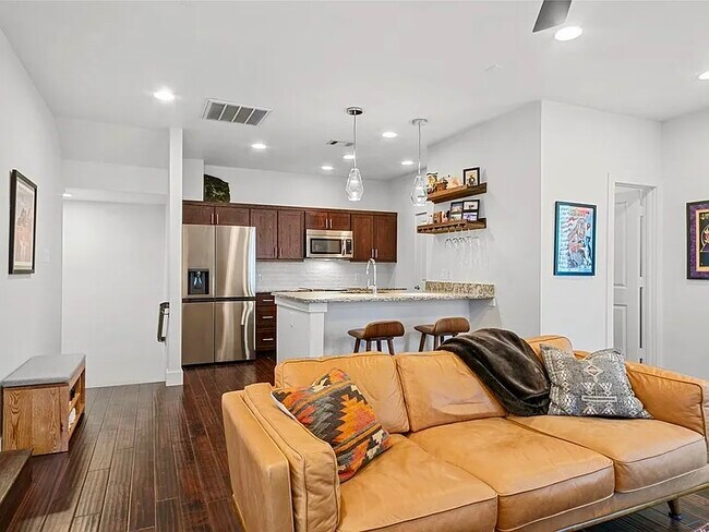Foto del edificio - 5922 Hudson St