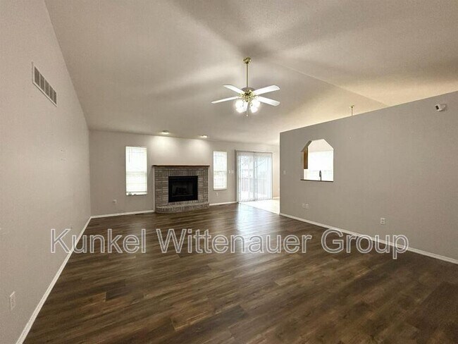 Foto del edificio - 1514 Peach Orchard Ln