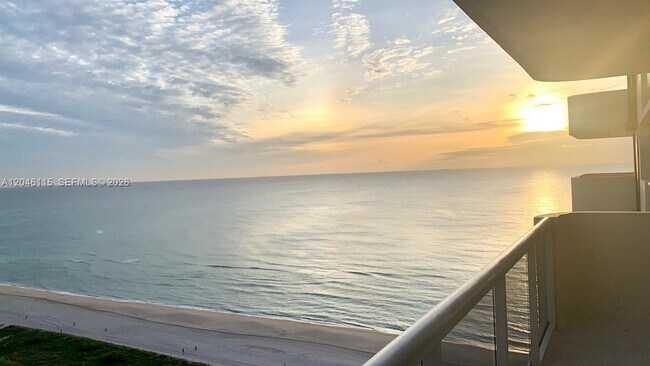 Foto del edificio - 5757 Collins Ave