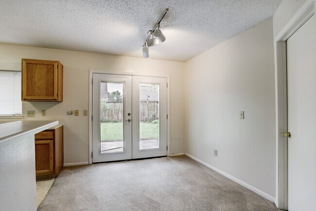 Building Photo - 18163 Brooknoll Dr