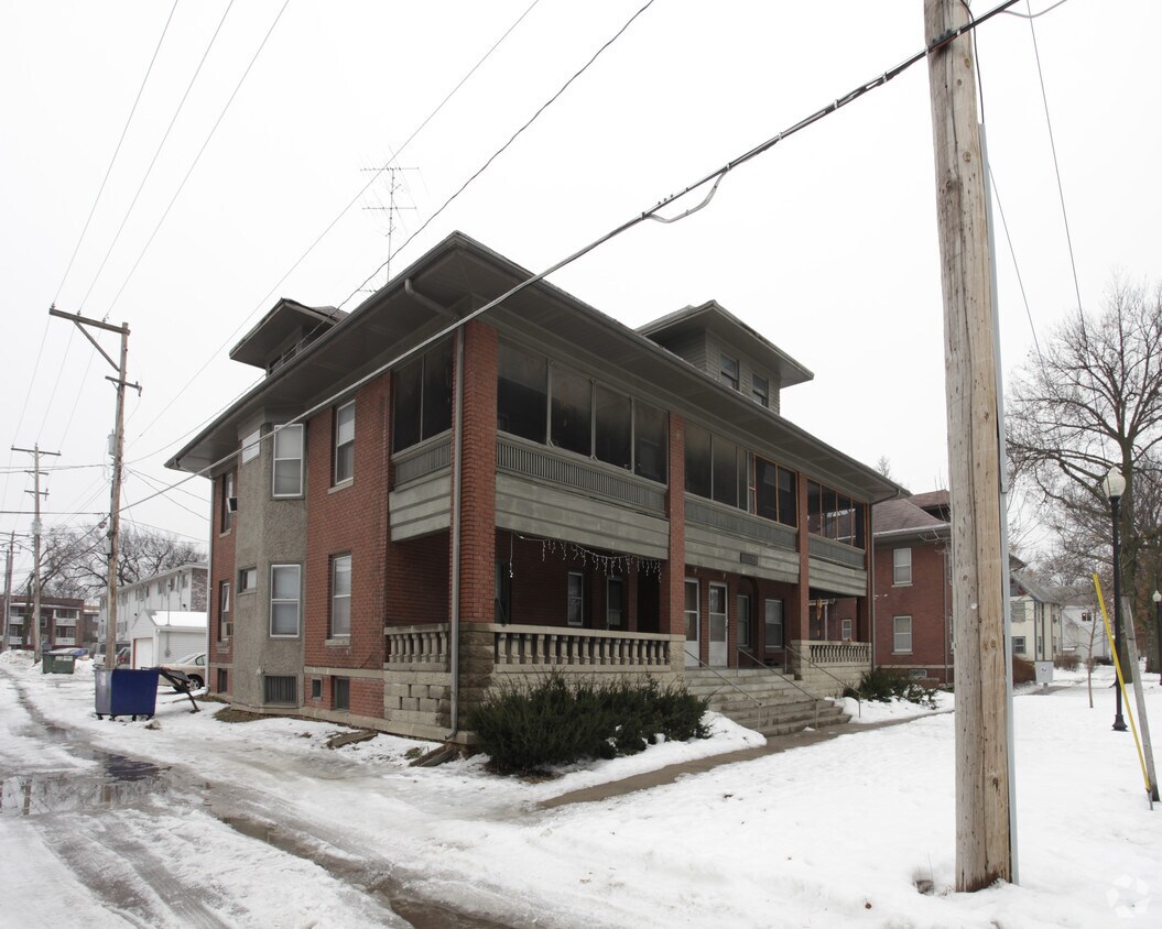 Building Photo - 924 Goodhue Blvd