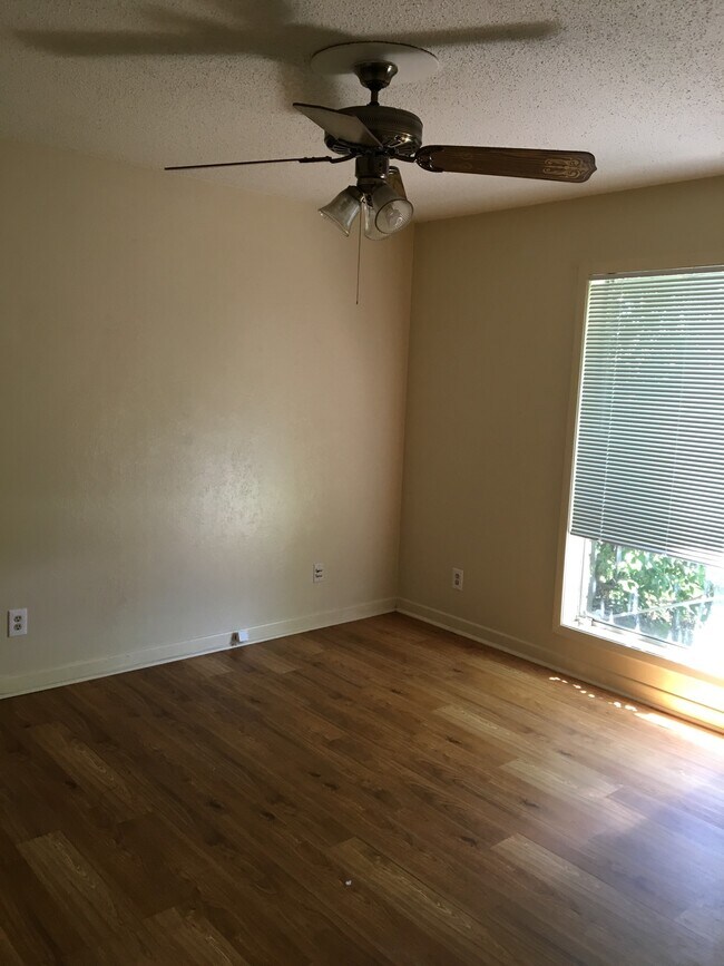 Foto del edificio - 3103 Lourdes St