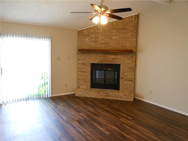 Foto del edificio - 602 Garden Path Dr