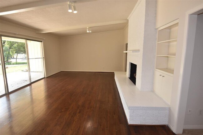 Building Photo - 10823 Chimney Rock Rd
