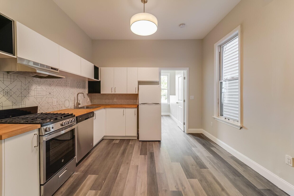 Foto principal - 1076 Summit Ave