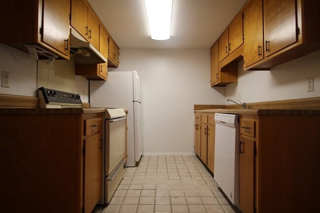 Building Photo - 2 bed / 2 bath home