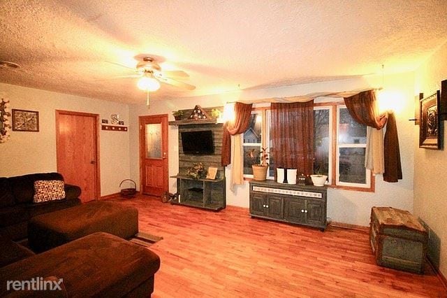 Building Photo - 3 br, 1.5 bath House - 708 Elk St