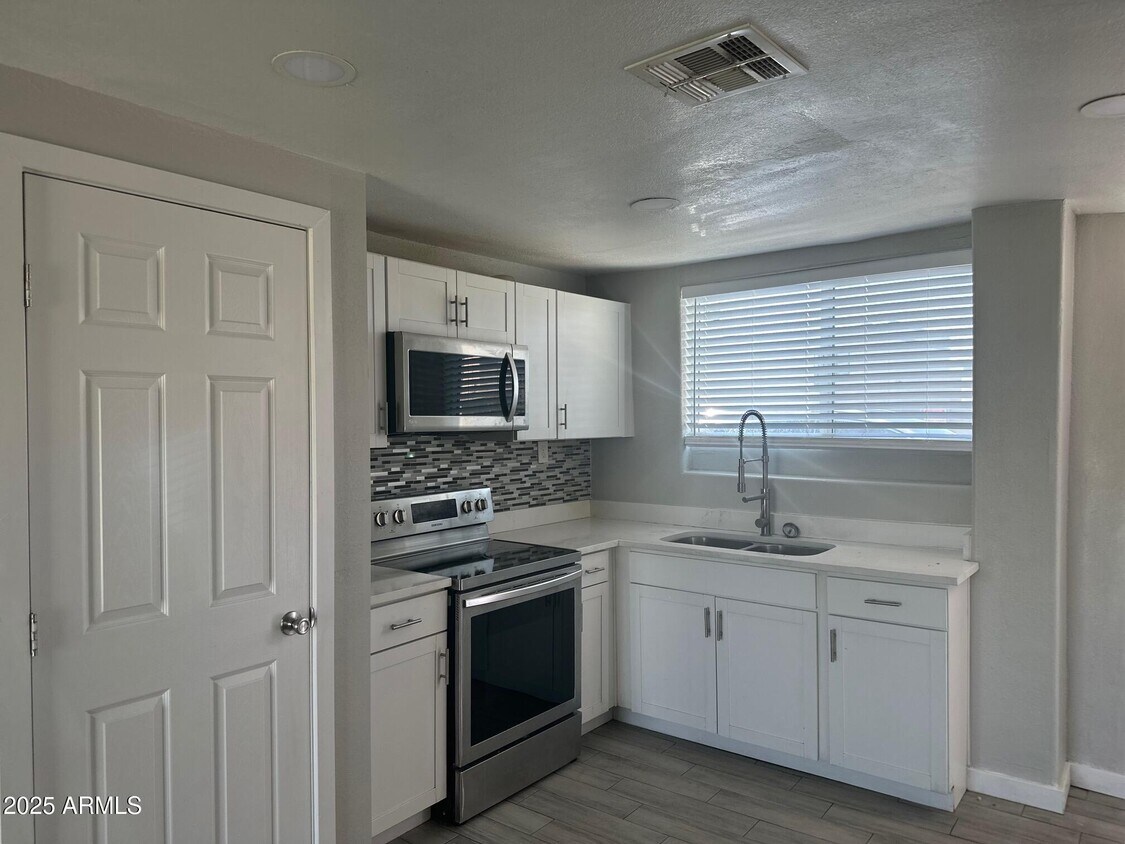 Foto principal - 5113 N 17th Ave