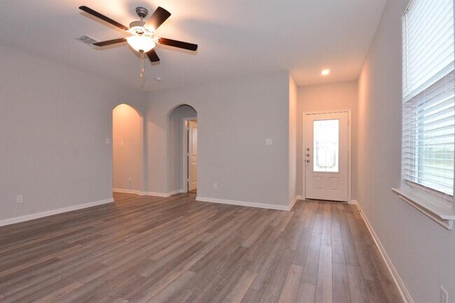 Building Photo - 146 Star Spangled Dr