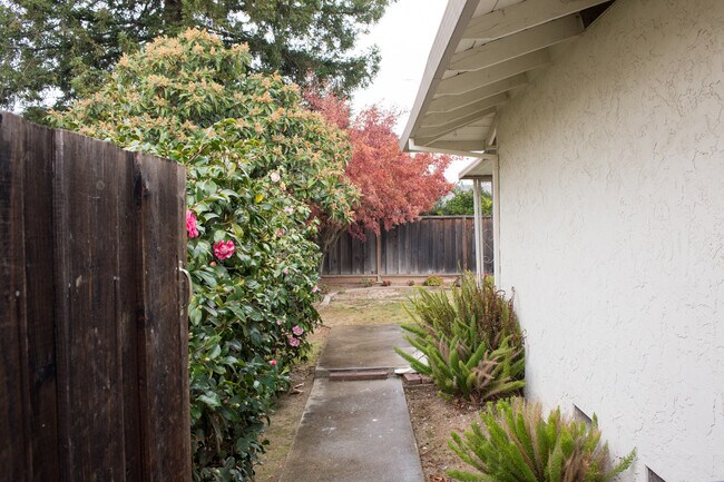 Building Photo - 20865 Alves Dr