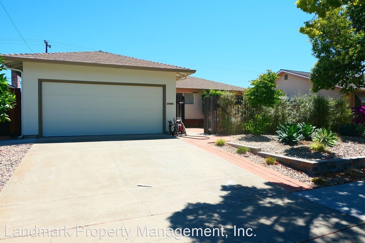 Primary Photo - 4 br, 2 bath House - 874 September Drive